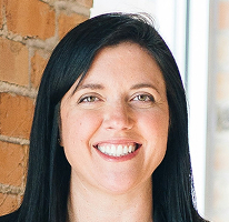 Portrait de Sophie Hartwell, responsable du support client dans l'équipe de service